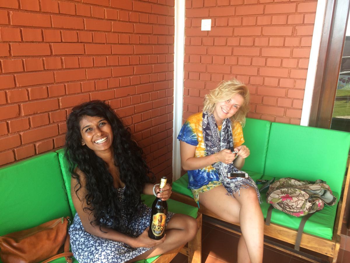 Explore Hostels Negombo Kochchikade Exterior foto