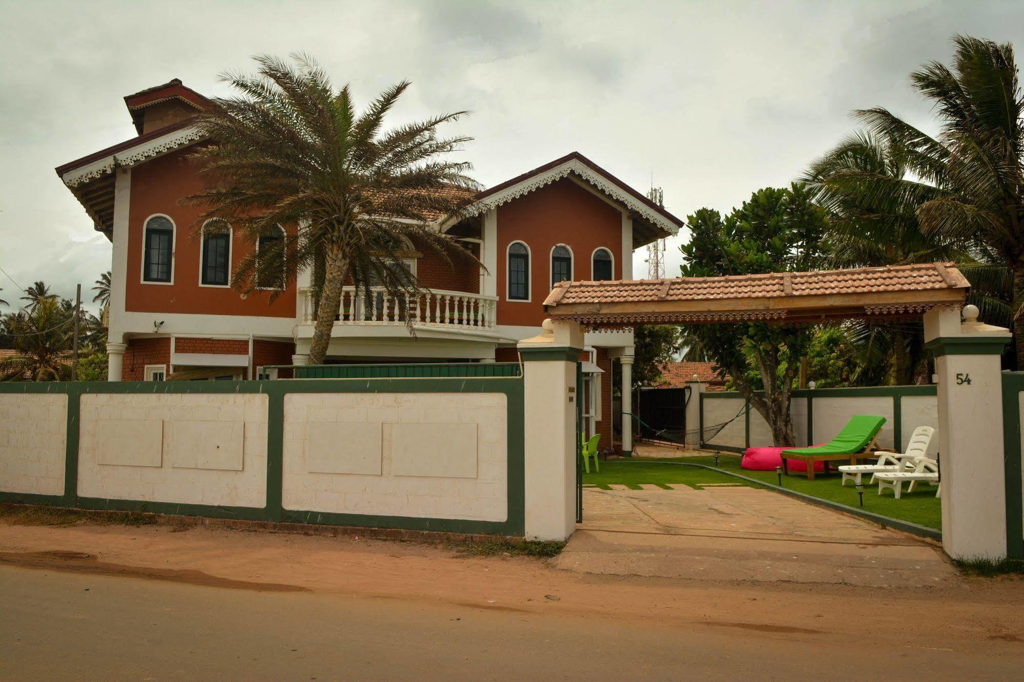 Explore Hostels Negombo Kochchikade Exterior foto