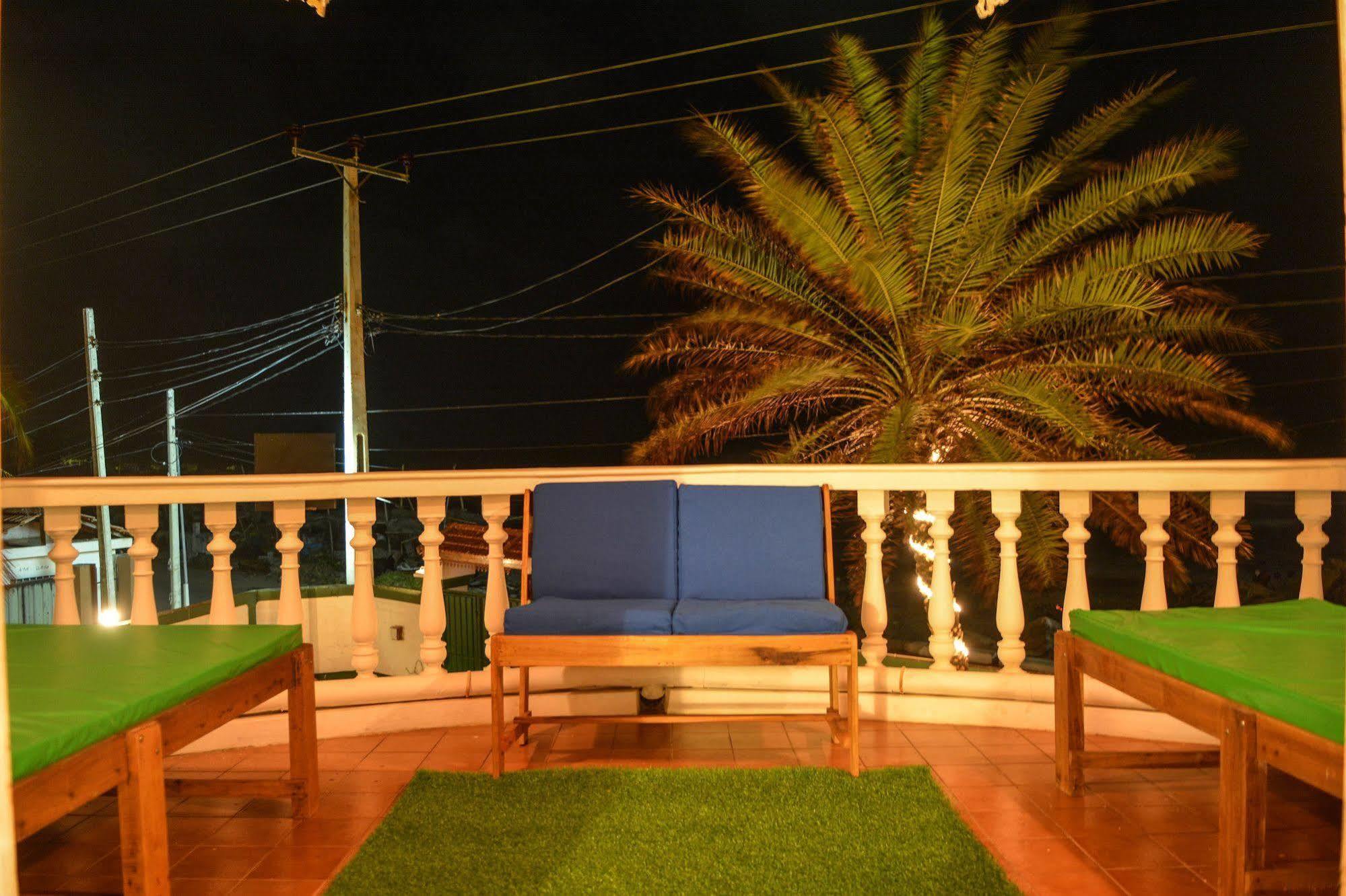Explore Hostels Negombo Kochchikade Exterior foto